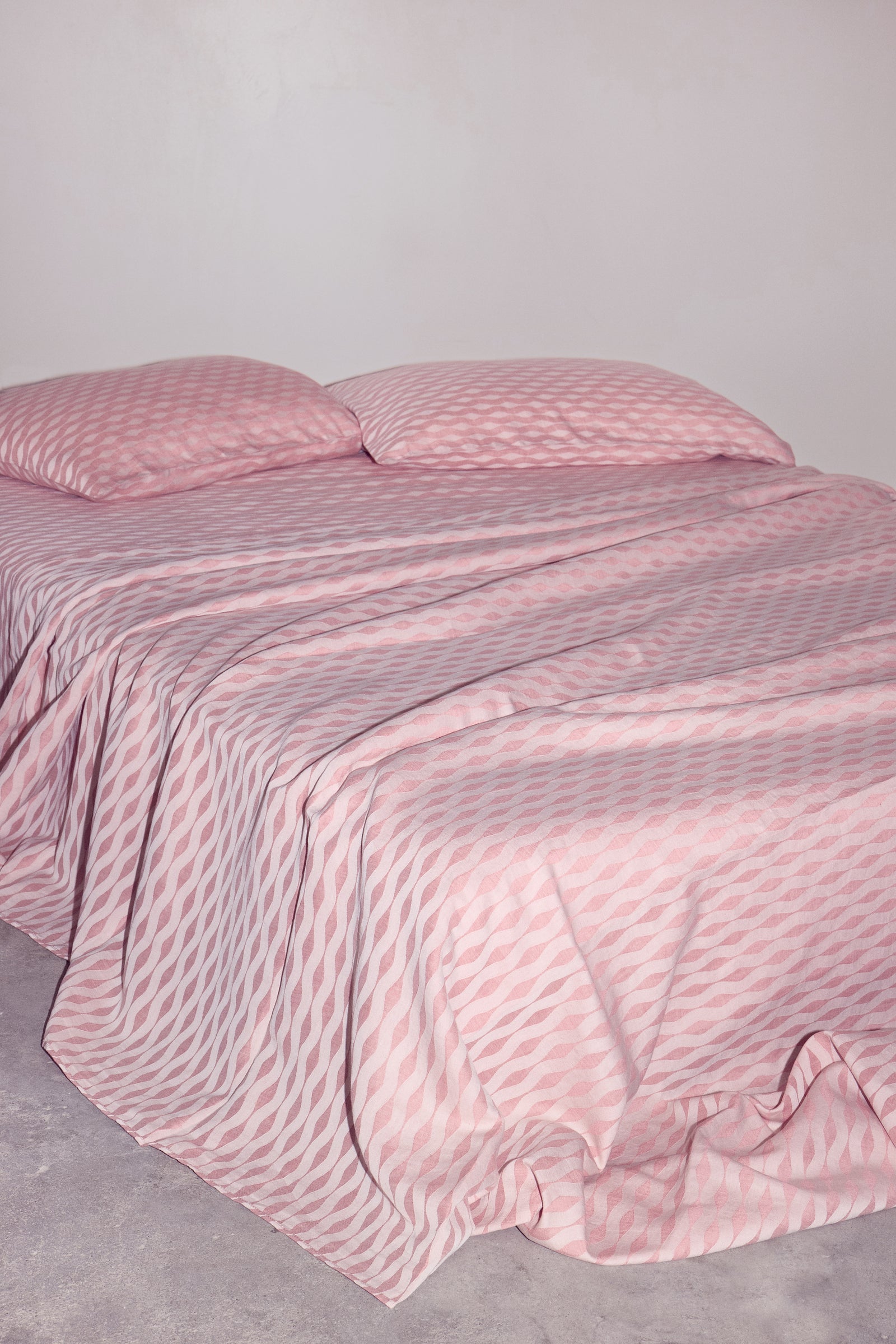 Ellipse Bedding Collection in Pink Salt